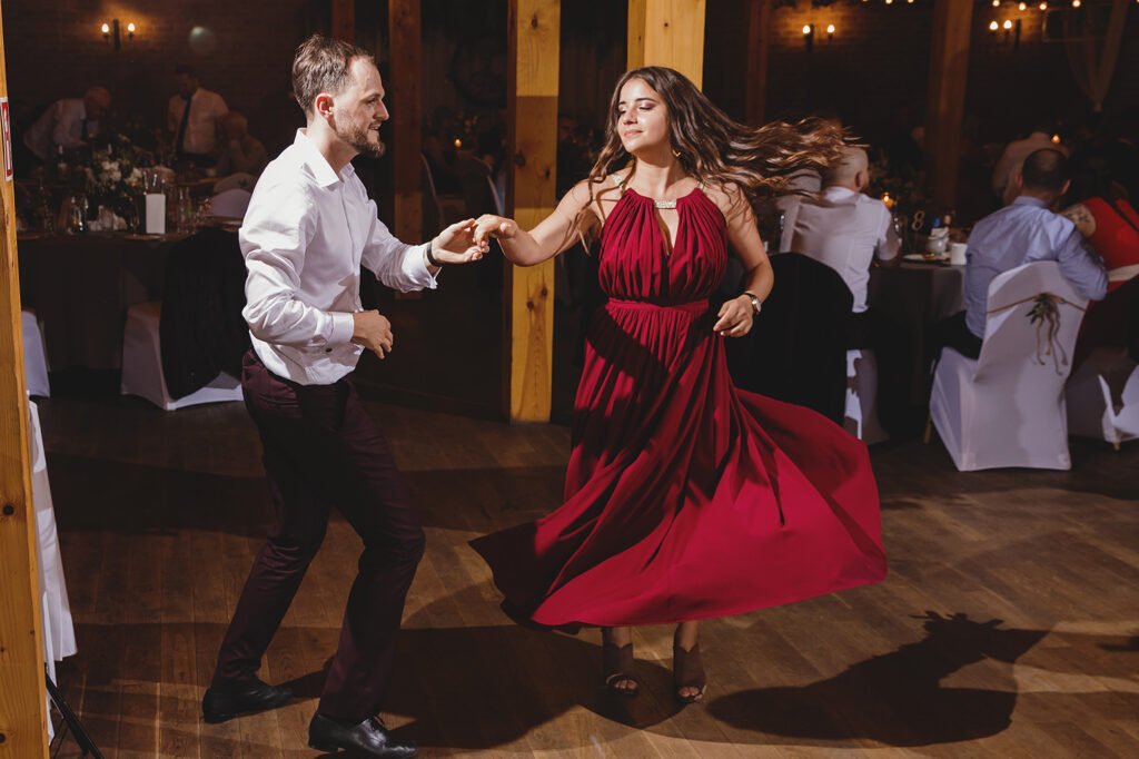 StudioMandala Zielone Wzgórze Stodoła Fotografia ślubna